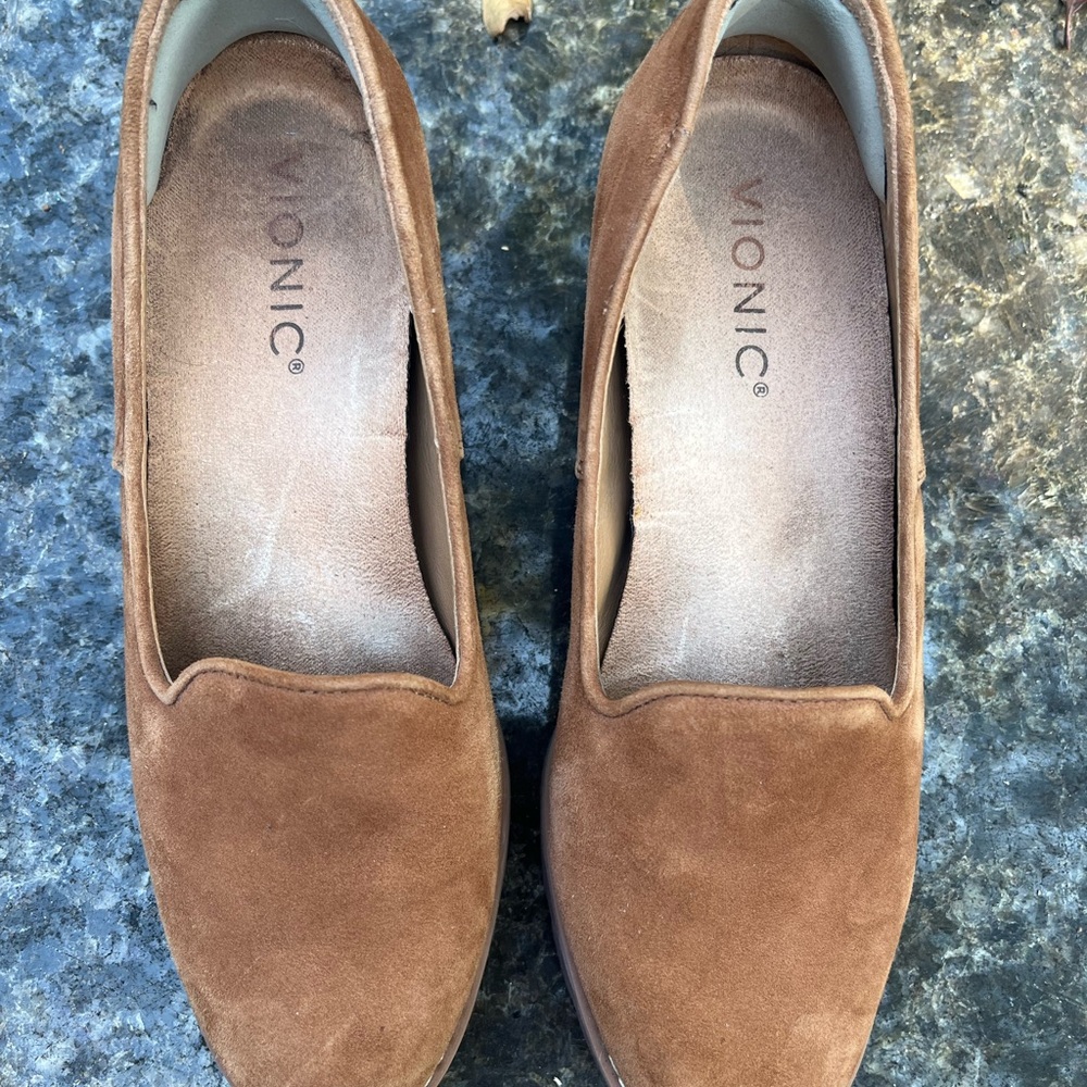 Vionic Wedges Suede Slip-On Size 6 - Picture 2 of 9